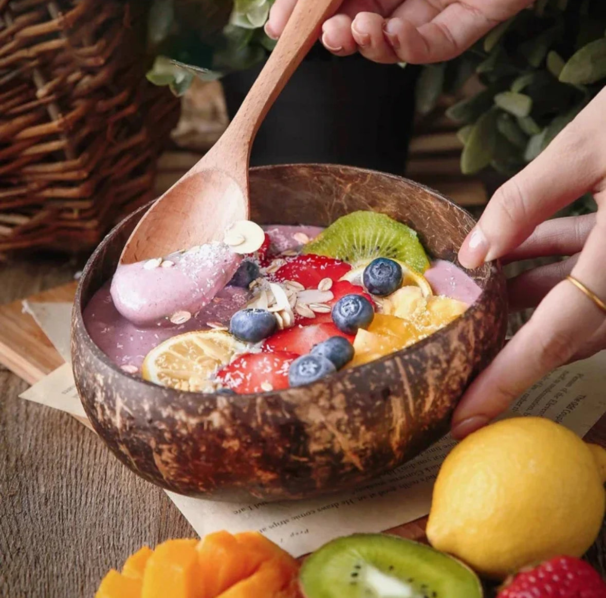 Kokosnuss-Schalen Schüssel mit Holz Löffel